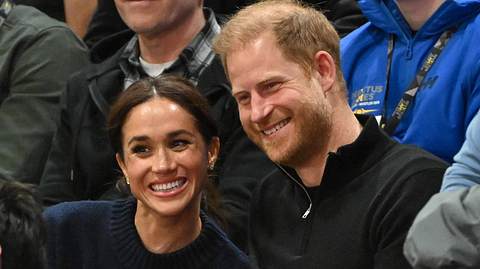 Herzogin Meghan & Prinz Harry grinsen für die Fotografen. - Foto: IMAGO / Cover-Images