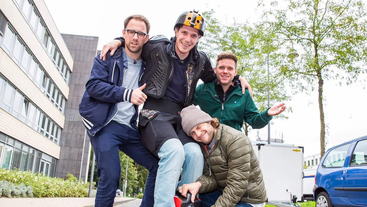 "Hot oder Schrott"-WG Hot oder Schrott-WG - Foto: MG RTL D / Bernd-Michael Maurer