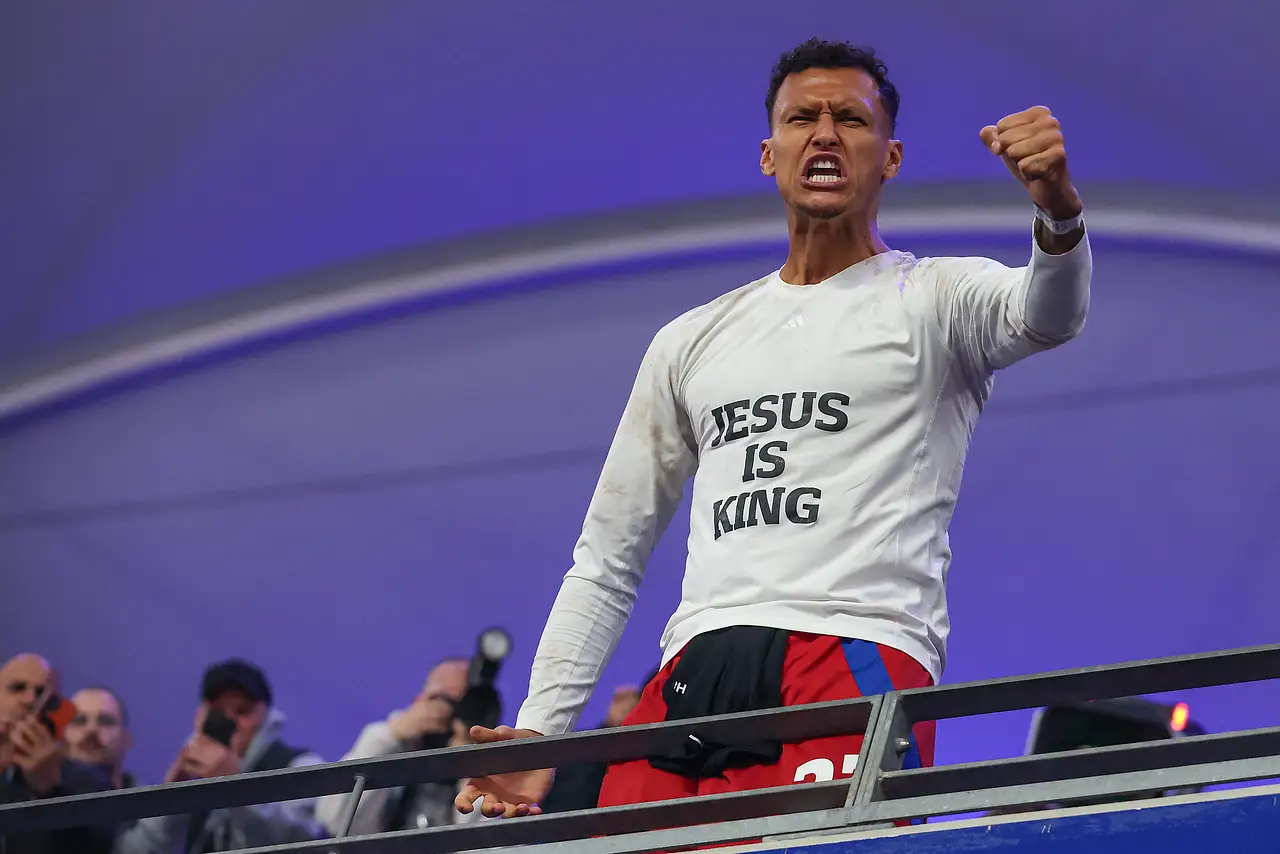 hsv star davie selke einbruch HSV-Star Davie Selke feiert den Aufstieg. - Foto: IMAGO / osnapix