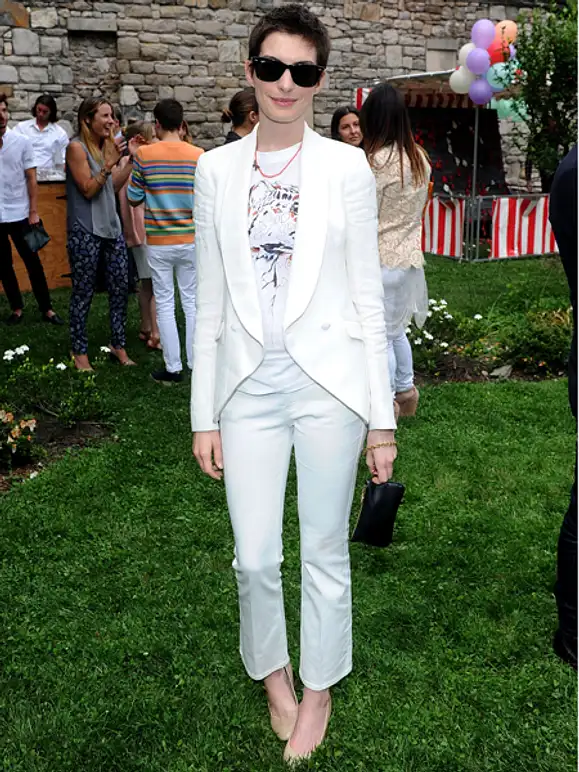 Black and White - Der Style von Anne Hathaway - Bild 21 Black and White - Der Style von Anne Hathaway - Bild 21