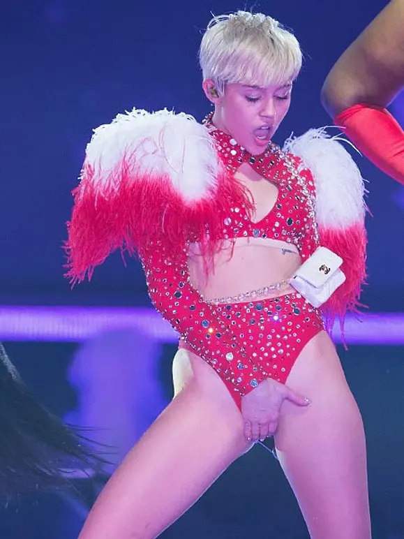 Miley Cyrus im krassen Porno-Vergleich! - Bild 4