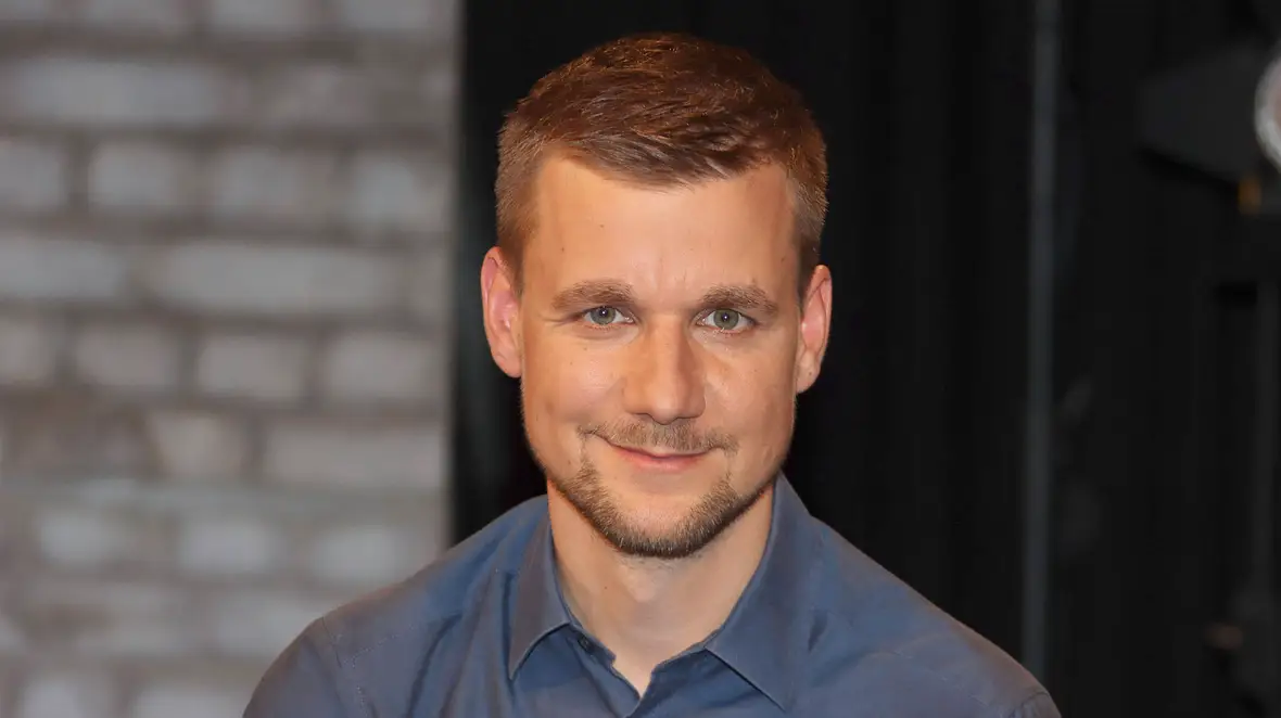 Tobias Schlegl (1995-2007) Tobias Schlegl heute