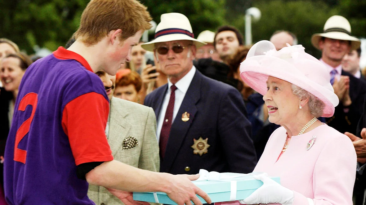 Queen Elizabeth Prinz Harry Queen Elizabeth Prinz Harry