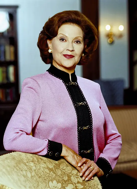 Kelly Bishop als Emily Gilmore Kelly Bishop als Emily Gilmore
