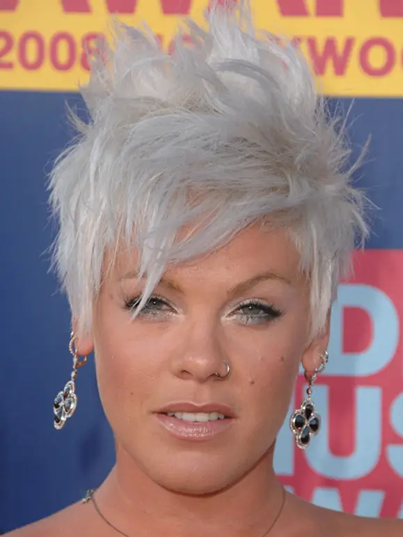 Frisuren-Chamäleon Pink - Die schrägsten Looks Frisuren-Chamäleon Pink - Die schrägsten Looks