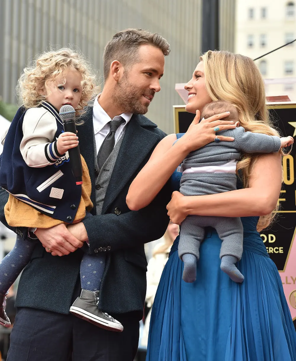 Ryan Reynolds tankt bei seiner Familie Kraft Ryan Reynolds tankt bei seiner Familie Kraft