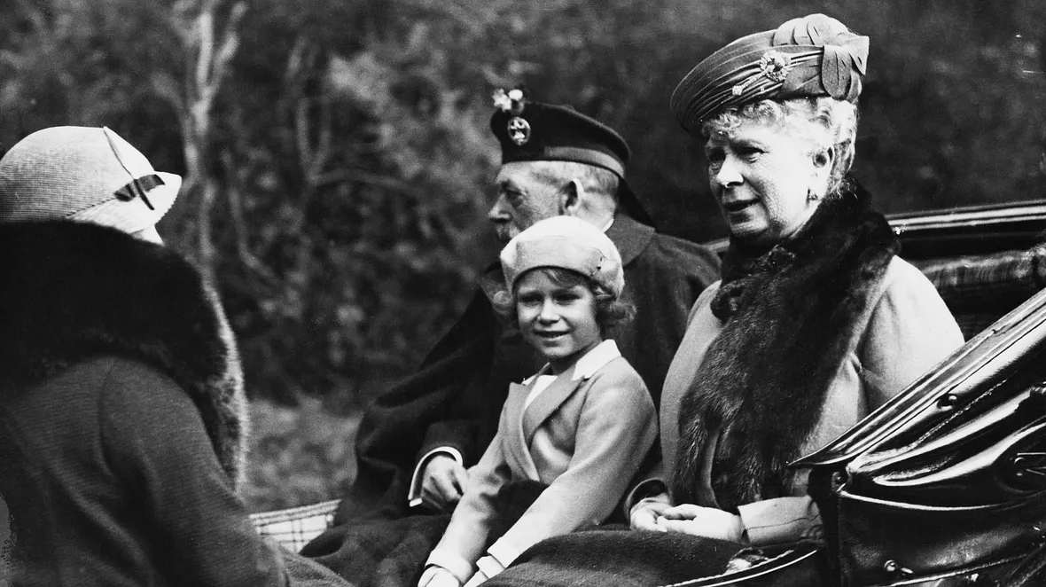Queen Elizabeth mit ihrer Mutter Queen Elizabeth mit ihrer Mutter