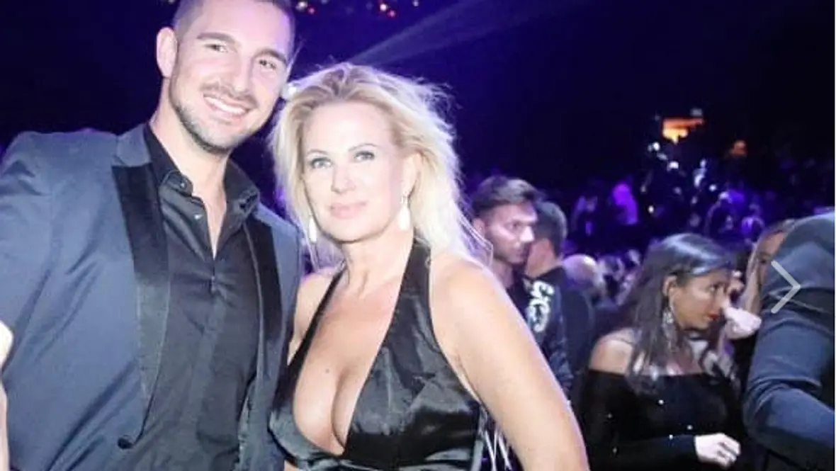 Claudia Norberg: Erotischer Nippel-Blitzer Claudia Norberg besucht mit tiefem Ausschnitt eine Musical-Premiere