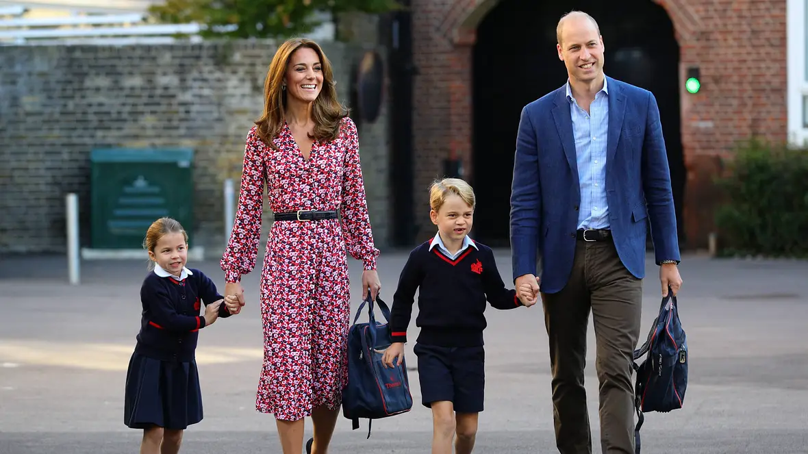 Prinz George mit seinen Eltern Kate und William und Schwester Prinz George mit seinen Eltern Kate und William und Schwester