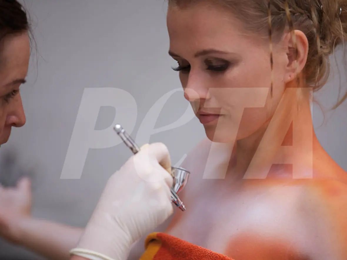 Nova Meierhenrich: Nackt für PETA - Bild 3
