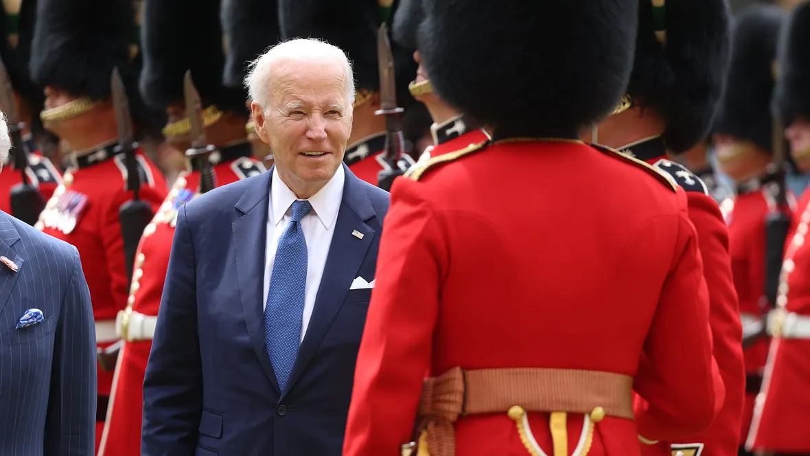 Joe Biden und Wachmänner Joe Biden und Wachmänner