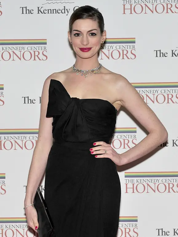 Black and White - Der Style von Anne Hathaway - Bild 5 Black and White - Der Style von Anne Hathaway - Bild 5