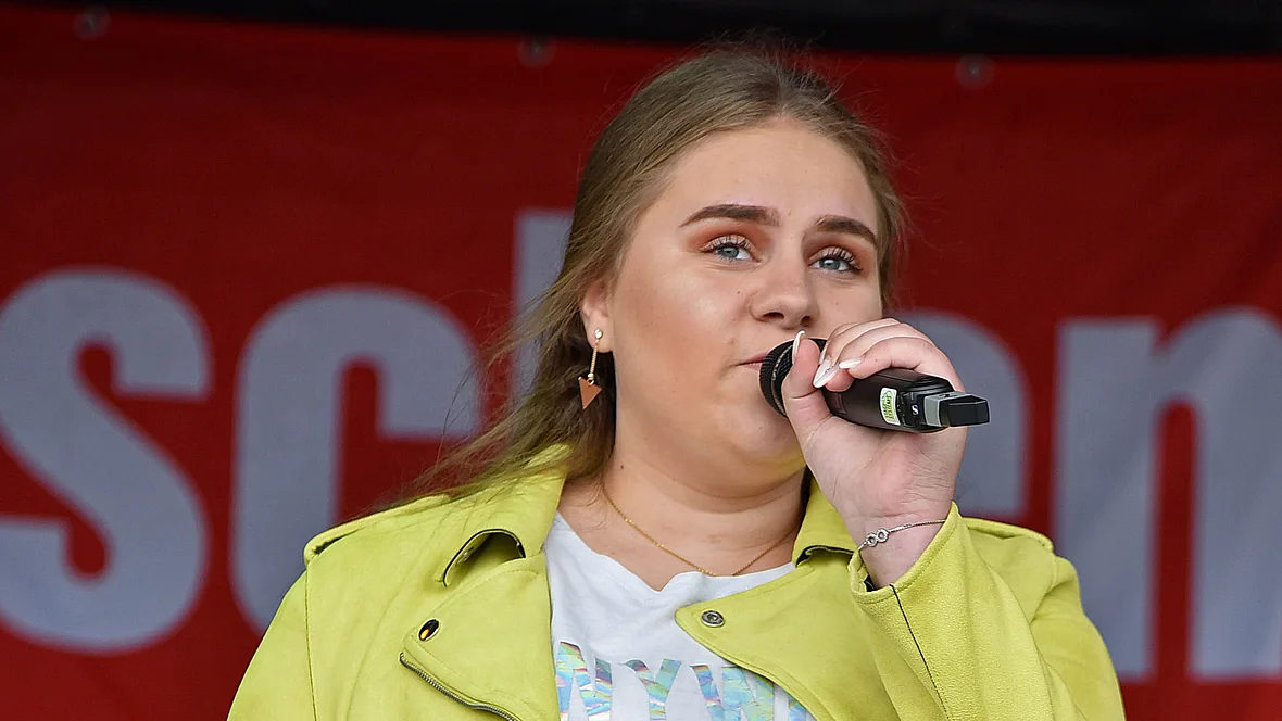 Estefania Wollnys Auftritt beim Bild Race Day 2019 Estefania Wollnys Auftritt beim Bild Race Day 2019
