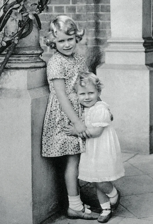 Queen Elizabeth II. mit ihrer Schwester Queen Elizabeth II. mit ihrer Schwester
