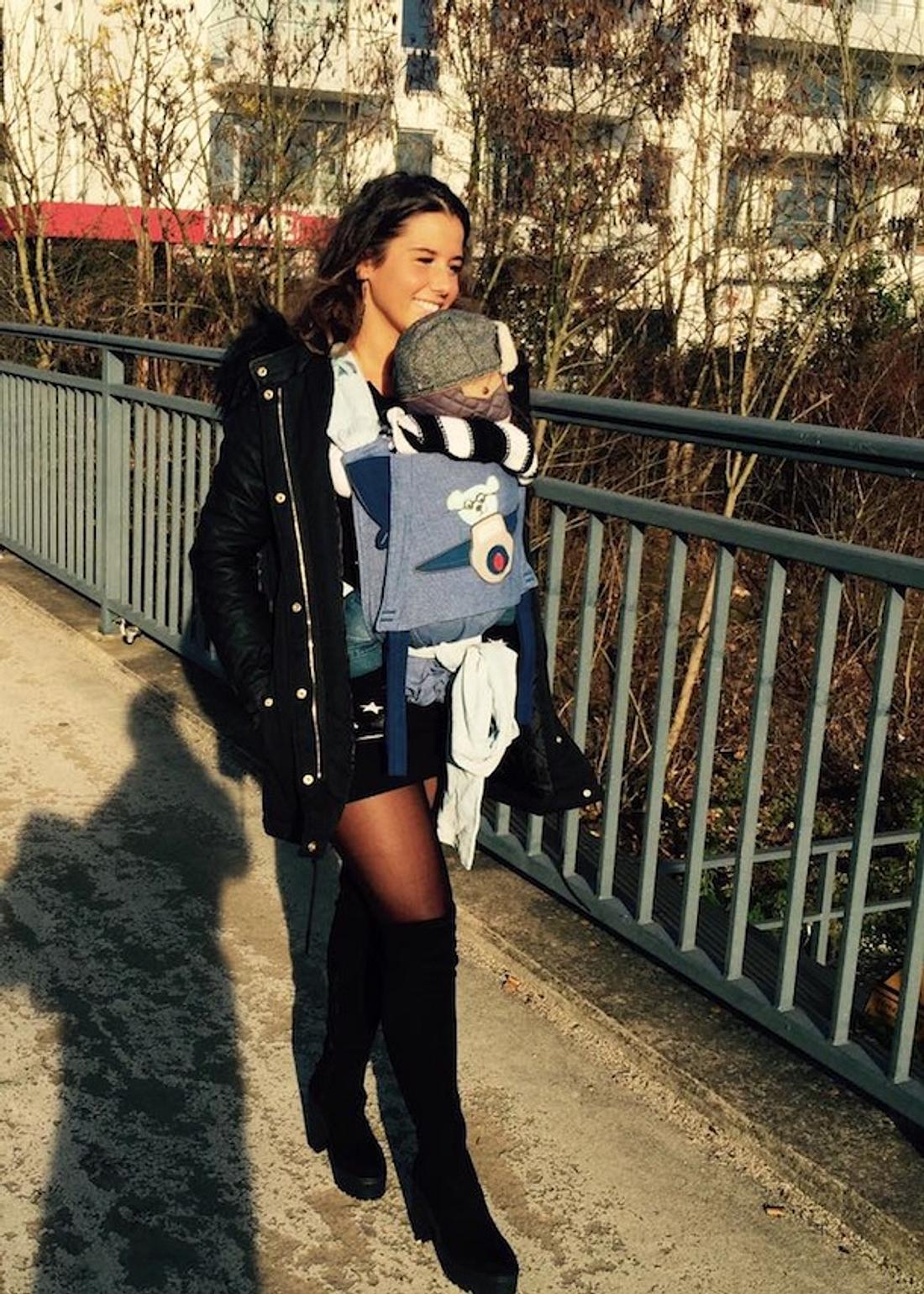 Hot Mama: Sarah Engels trägt Baby Alessio spazieren