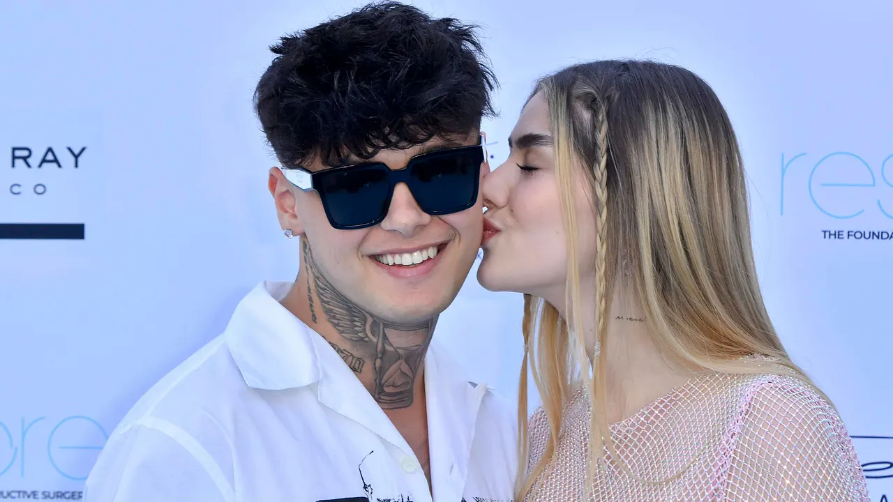 Lisa Marie Straube küsst Ehemann Akka – jetzt erwarten sie Baby Nummer 2