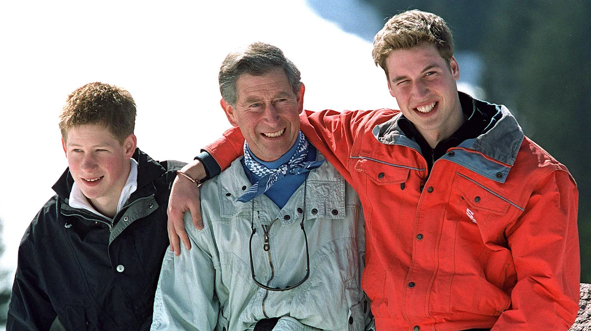 Charles mit Prinz William & Prinz Harry früher Charles mit Prinz William & Prinz Harry früher