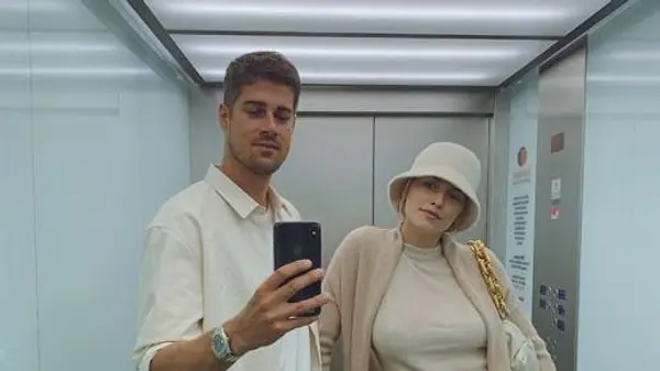 Dustin Schöne zeigt Baby Zoe