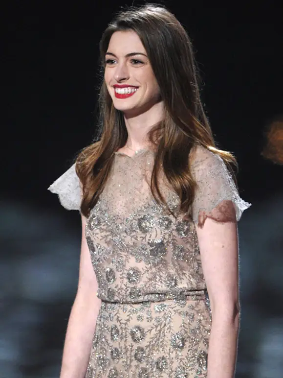 Black and White - Der Style von Anne Hathaway - Bild 12 Black and White - Der Style von Anne Hathaway - Bild 12
