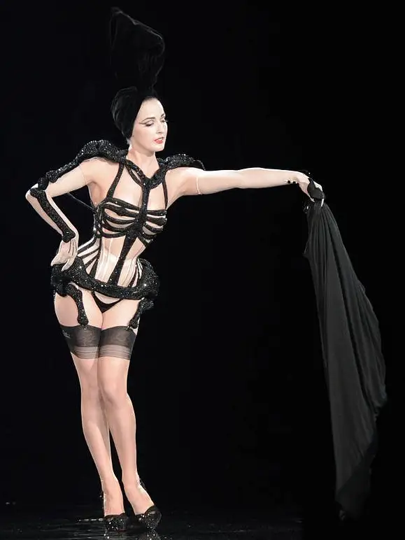 Der Look von Dita von Teese - Bild 15 Der Look von Dita von Teese - Bild 15