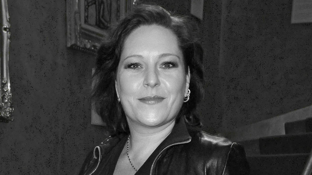 Ein Schwarz-Weiß-Bild von AnNa R.