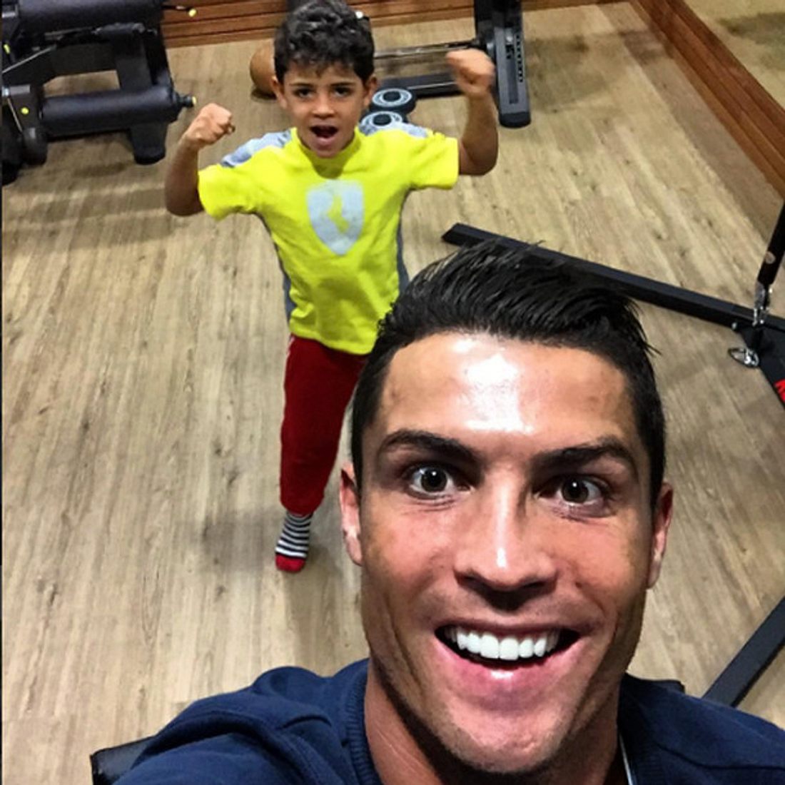 Cristiano Ronaldo nimmt seinen Sohn mit zum Training