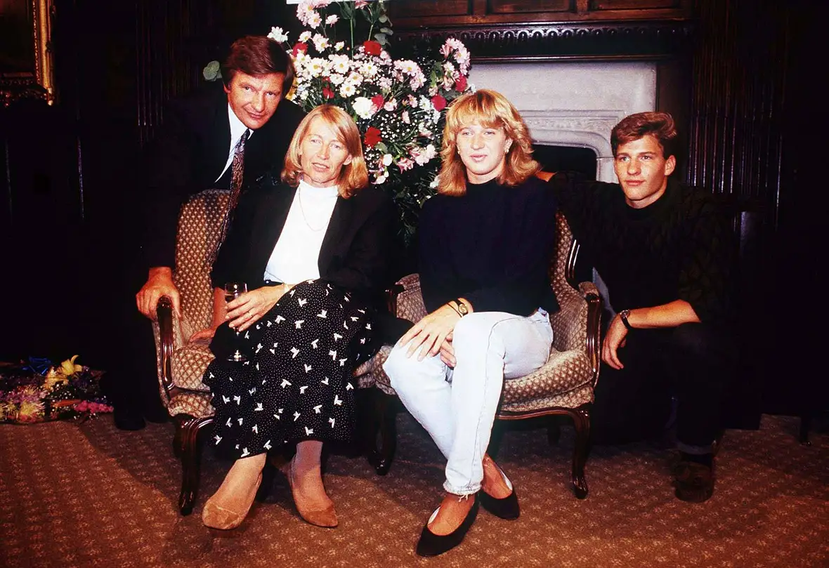 Steffi Graf mit Vater Peter, Mutter Heidi, Bruder Michael Steffi Graf mit Vater Peter, Mutter Heidi, Bruder Michael