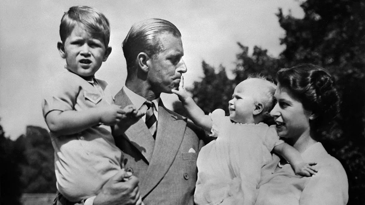 Elizabeth, Prinz Philip, Prinz Charles, Prinzessin Anne Elizabeth, Prinz Philip, Prinz Charles, Prinzessin Anne