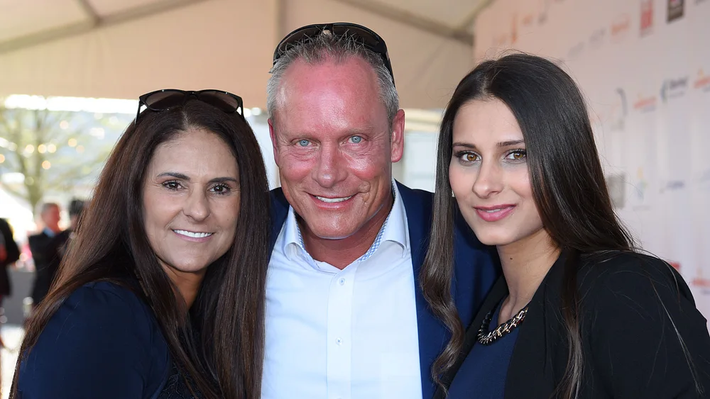 Sharon Trovato und ihre Eltern Marta und Jürgen Trovato bei einer Preisverleihung 2018 Sharon Trovato und ihre Eltern Marta und Jürgen Trovato bei einer Preisverleihung 2018
