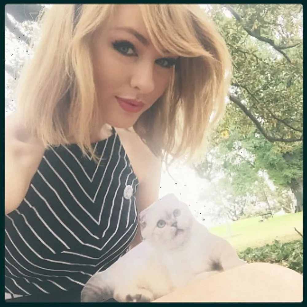 Olivia Sturgiss als Taylor Swift Olivia Sturgiss als Taylor Swift