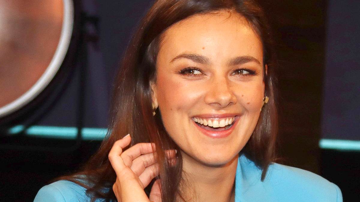 Janina Uhse lässt die Baby-Bombe platzen