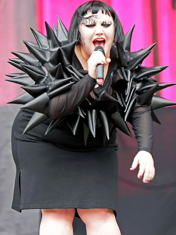 Die mutige Plus-Size-Queen: Beth Dittos ungewöhnlicher Look - Bild 24 Die mutige Plus-Size-Queen: Beth Dittos ungewöhnlicher Look - Bild 24