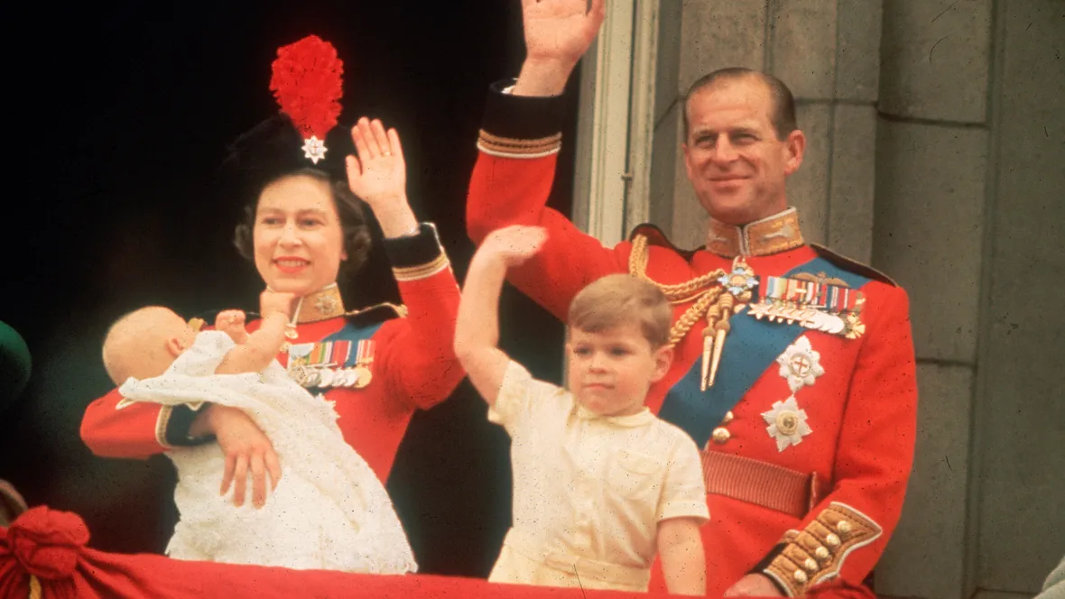 Queen Elizabeth mit Baby Edward Queen Elizabeth mit Baby Edward