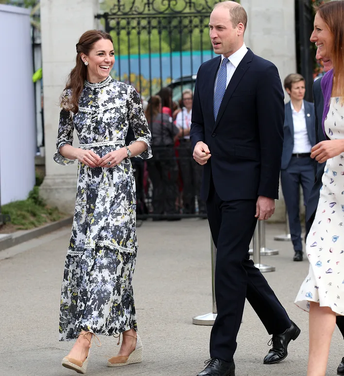Herzogin Kate beweist mit ihrem Look... Herzogin Kate