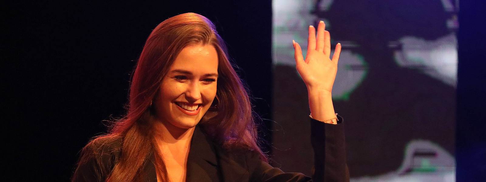 Laura Müller: Es geht um 2,5 Milliarden! Ihr neuer Post sorgt für Aufsehen  | InTouch
