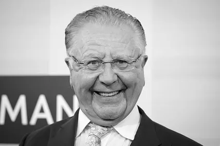 Schwarz-weiß Bild von "Grill den Henssler": Juror-Legende Heinz Horrmann 