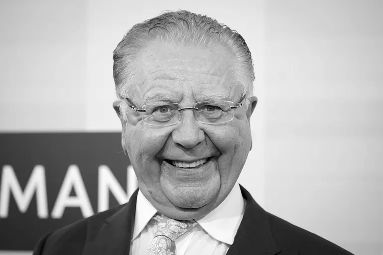 Schwarz-weiß Bild von "Grill den Henssler": Juror-Legende Heinz Horrmann 
