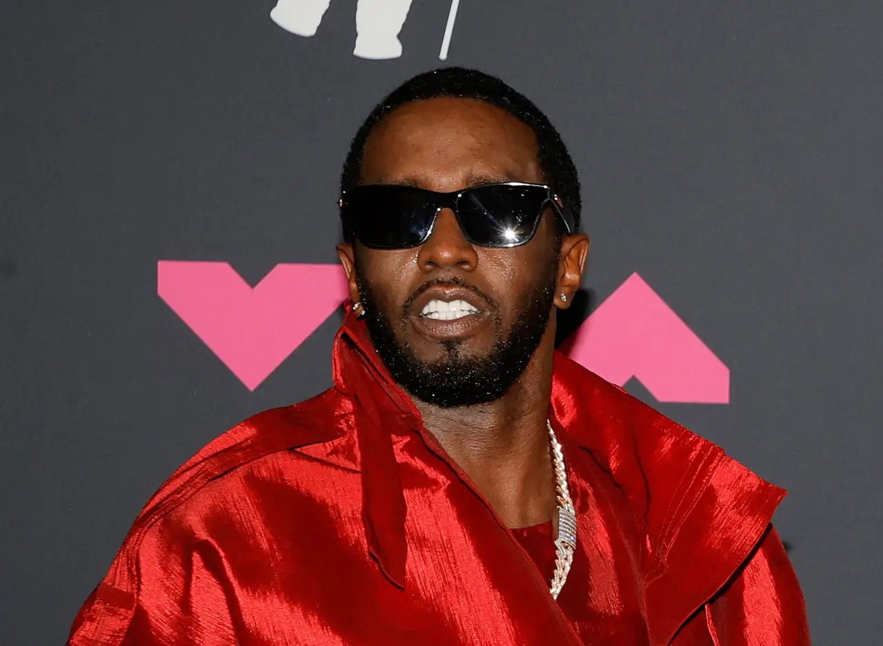 Prozess von P. Diddy hat begonnen imago303756934 P. Diddy schaut in die Ferne - Foto: IMAGO / UPI Photo