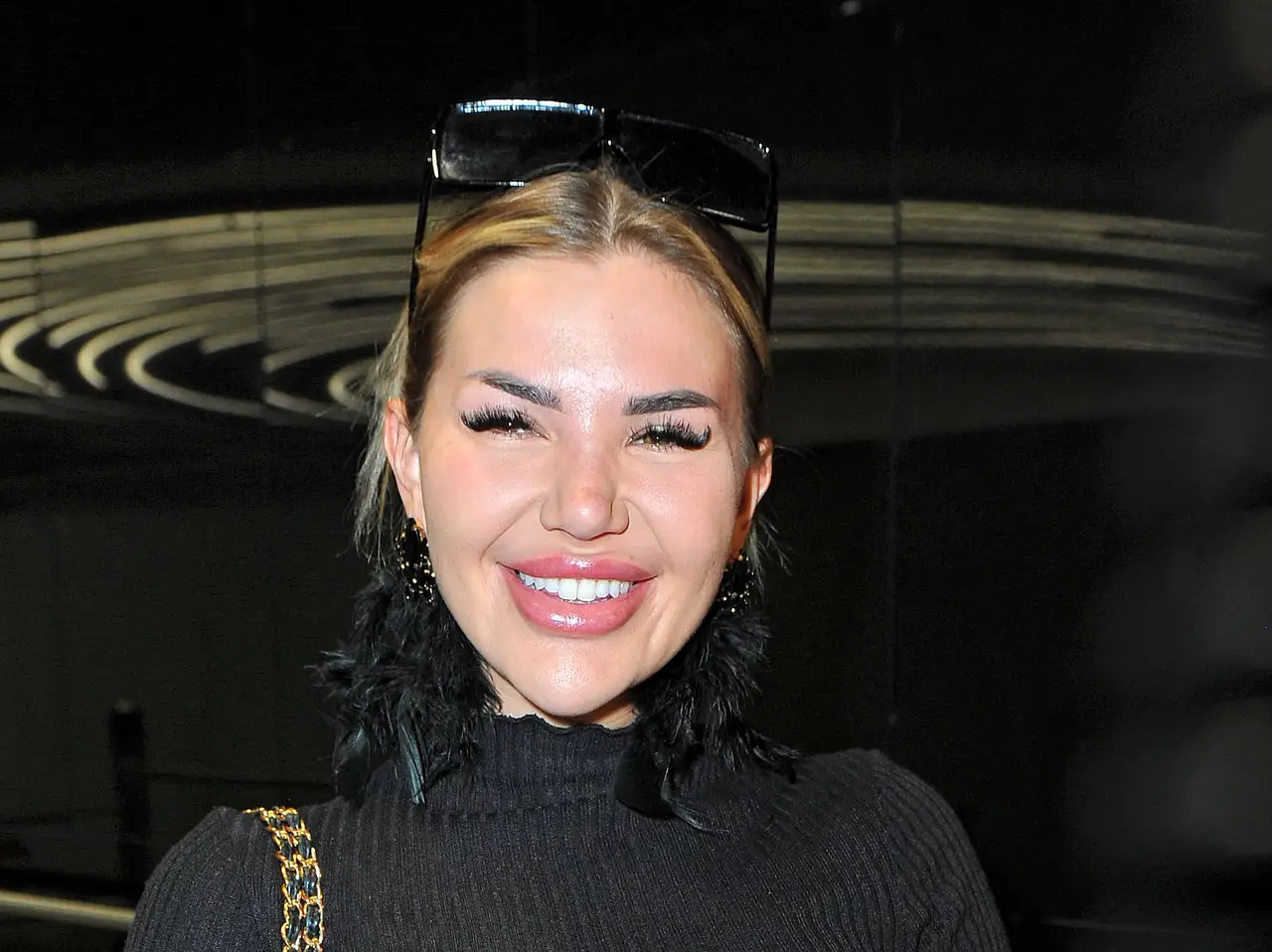 Kim Virginia Hartung über Fake-Schwangerschaft und Sommerhaus Kim Virginia Hartung posiert lächelnd für die Kamera - Foto: IMAGO / STAR-MEDIA