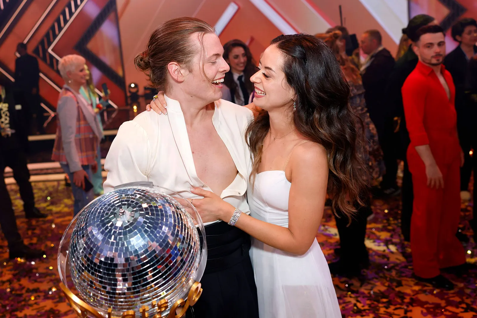 Malika Dzumaev: "Ich bin verliebt!" – Fans rasten aus | InTouch