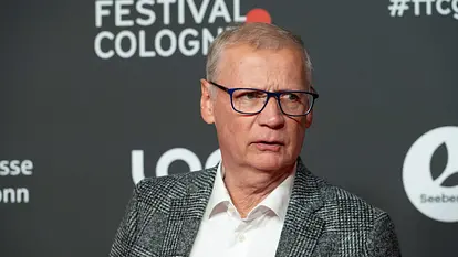 Günther Jauch schaut ernst