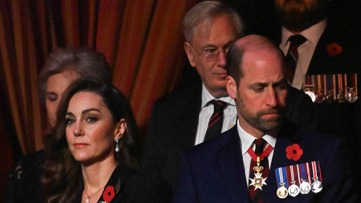 William und Kate schauen bedrückt