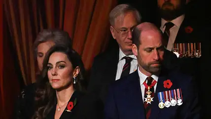 William und Kate schauen bedrückt