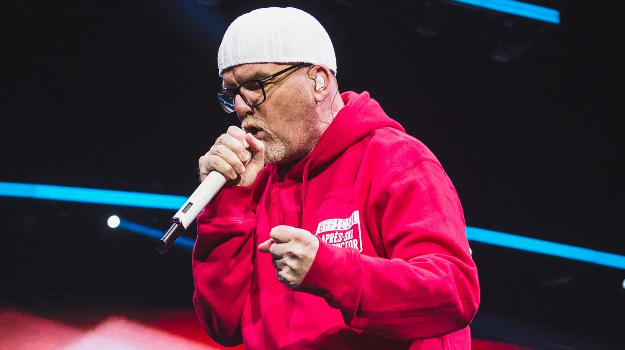 DJ Ötzi: Das ist das Geheimnis hinter seinen Mützen Dj Ötzi auf der Bühne - Foto: IMAGO / PIC ONE