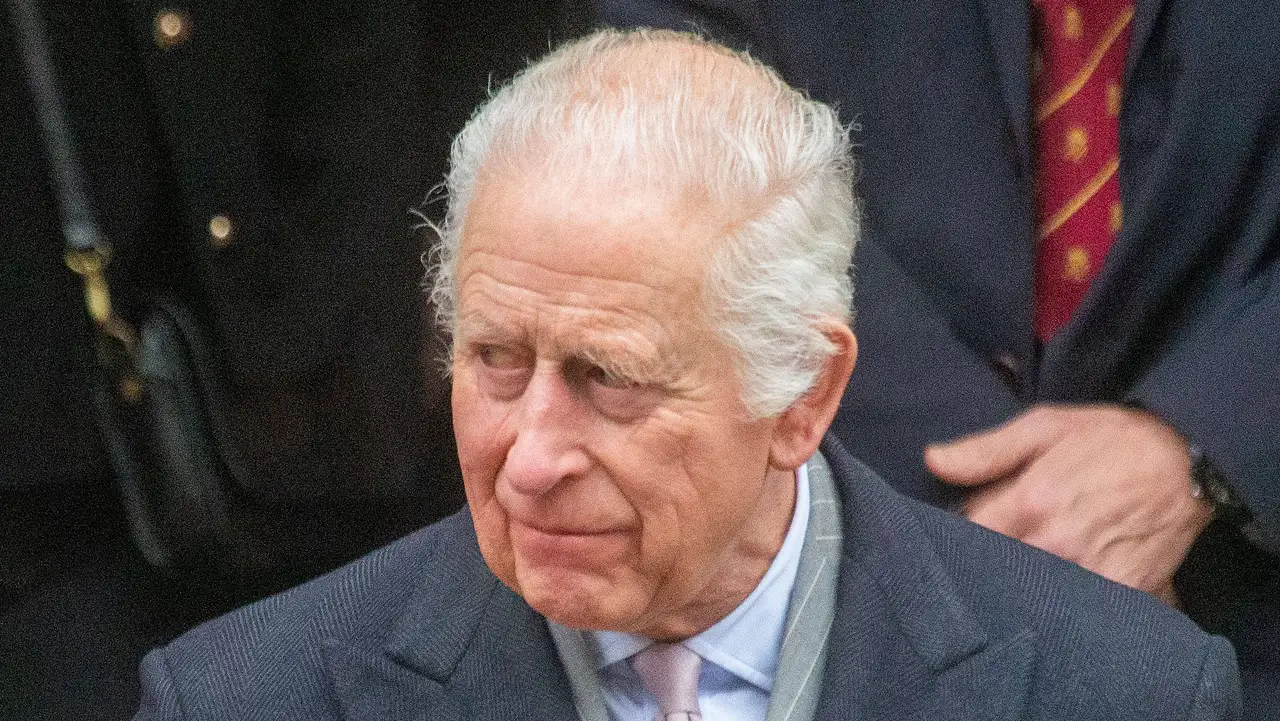 König Charles König Charles schaut traurig drein - Foto: IMAGO / ZUMA Press Wire