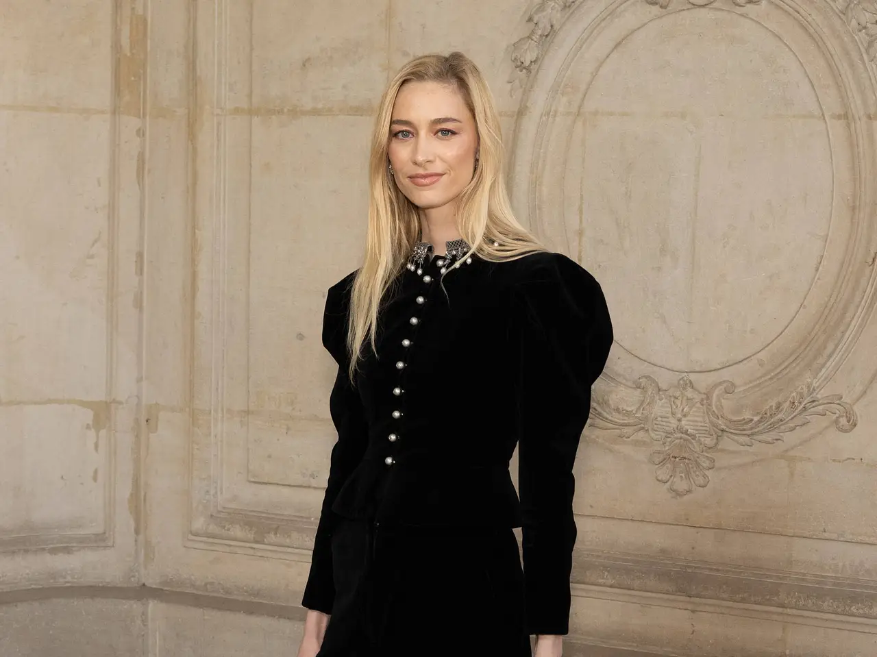 Beatrice Borromeo-Casiraghi Beatrice Borromeo-Casiraghi bei einem Dior Event in einer Kombination aus schwarzer Bluse und Stoffhose. - Foto: IMAGO / ABACAPRESS