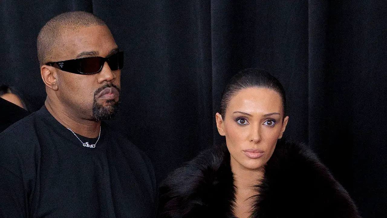 Kanye West und Bianca Censori Kanye West und Bianca Censori schauen bedrückt in die Ferne - Foto: IMAGO / ZUMA Press Wire Aufnahmedatum