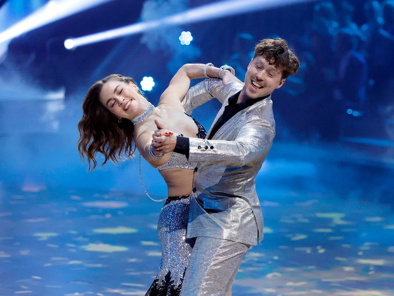 Renata und Valentin Lusin Die Tanzprofis Renata Lusin und Valentin Lusin, hier im Halbfinale der 18. Staffel der RTL-Tanzshow Lets Dance, sind sich uneinig. - Foto: IMAGO / Panama Pictures