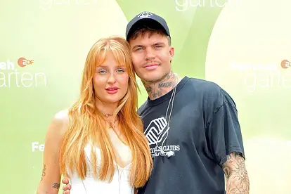 Rapper Coach Bennet Pfeifer und Anna Celina Cassau während der ZDF - Unterhaltungsshow Fernsehgarten am 01.06.2025 in Mainz
