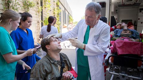 In aller Freundschaft: Massen-Panik in der Sachsenklinik!  - Foto: MDR/Saxonia Media/Wünschirs